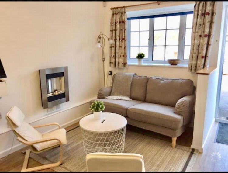 Great Price, Lovely Comfy Flat.2 Mins From The Sea Lyme Regis Dış mekan fotoğraf